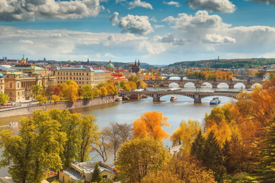 voyager en automne 5 destinations pour des vacances hautes en couleurs