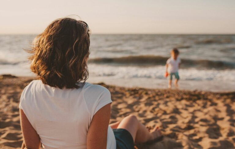 Vacances en famille, éviter les arnaques