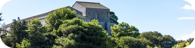 abbaye historique au cœur de la garrigue