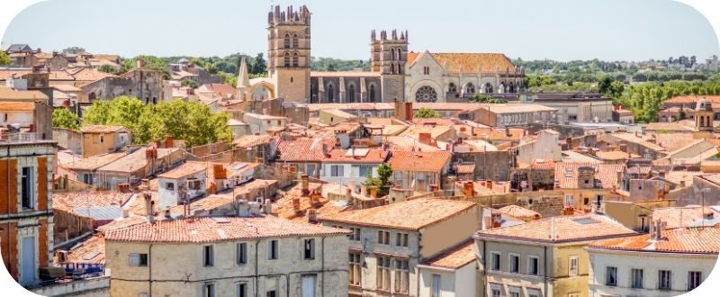 Vue panoramique sur le centre historique de Montpellier et sa cathédrale