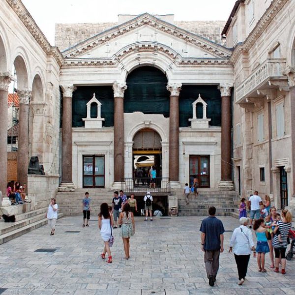 split le péristyle