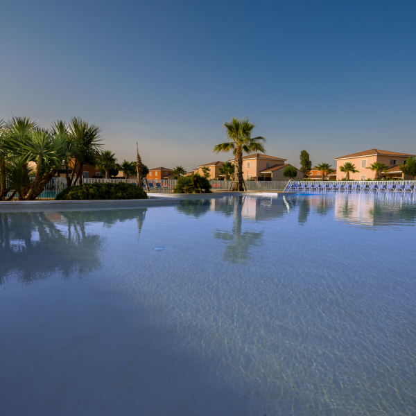 Piscine-Domaine-du-golf-fabrègues