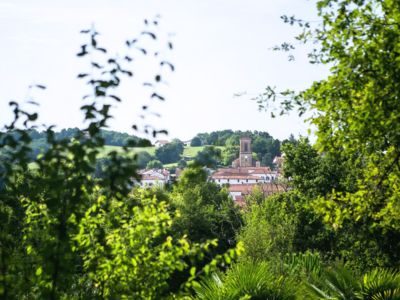Village de Bastide Clairence vue depuis Les Collines Iduki