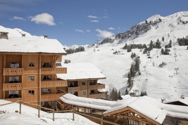 residence-village-lessy-grand-bornand-saint-valentin-couple