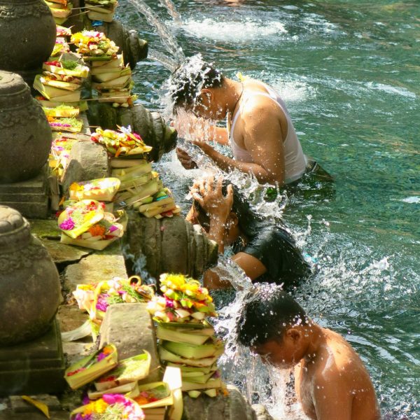 Riturl de purification temple Sebatu à Bali