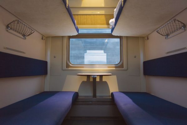 Train de nuit couchette pendant les avcances